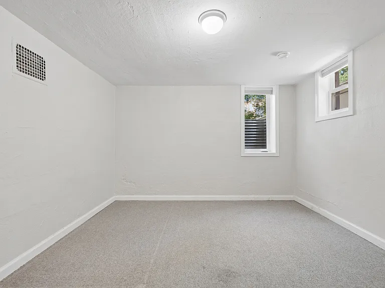 512 Jackson St — Photo 22