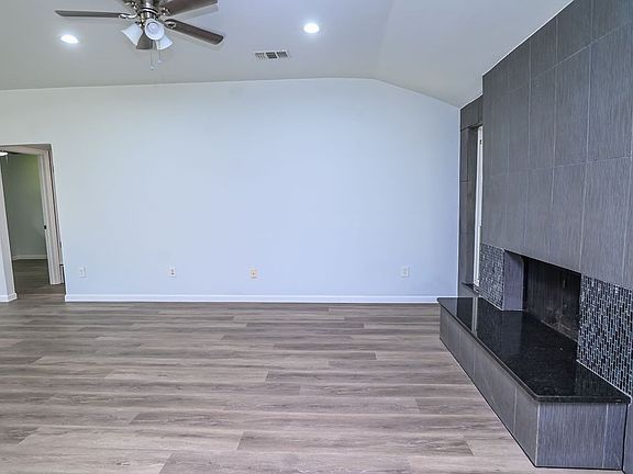 4th image of 967 Madison Cir
