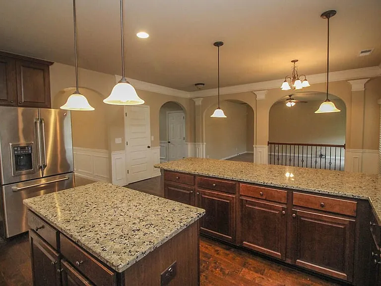 2733 Huntcliffe Dr — Photo 10
