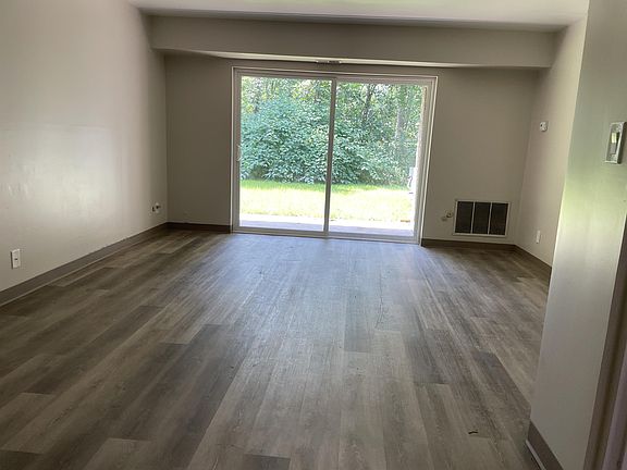 3rd image of 100 Penn Pleasant Dr #14