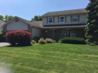321 Wooded Knoll Dr, Cary, IL 60013
