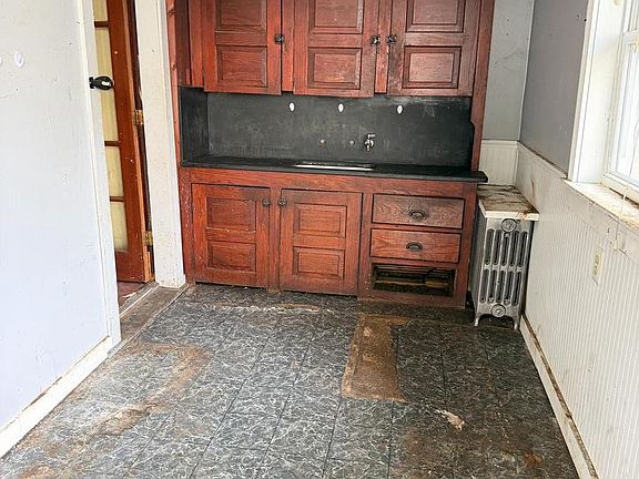 4th image of 1036 Haycreek Rd