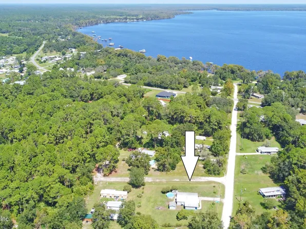 105 RIVIERA Drive, Crescent City, FL 32112