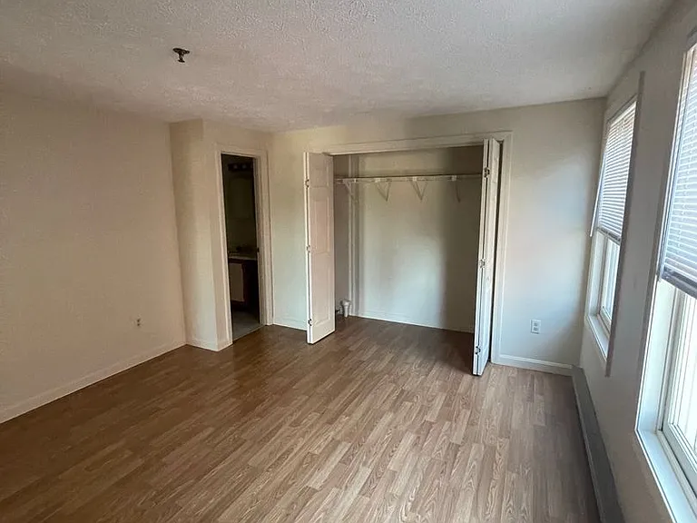Kingsley Apartments — Photo 3