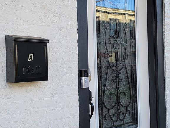 5th image of 916A York St
