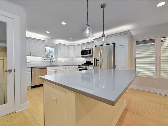 5th image of 1551 Rosewood Ave