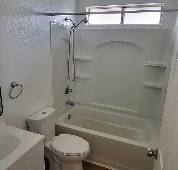 526 Greystone Ln — Photo 7