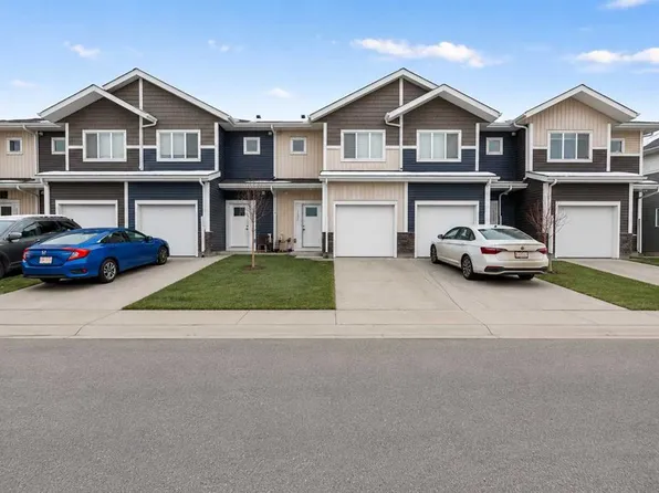 137 Red Embers Line NE #137, Calgary, AB T3N 2G4