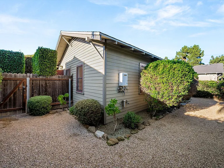 617 De La Vina St — Photo 37