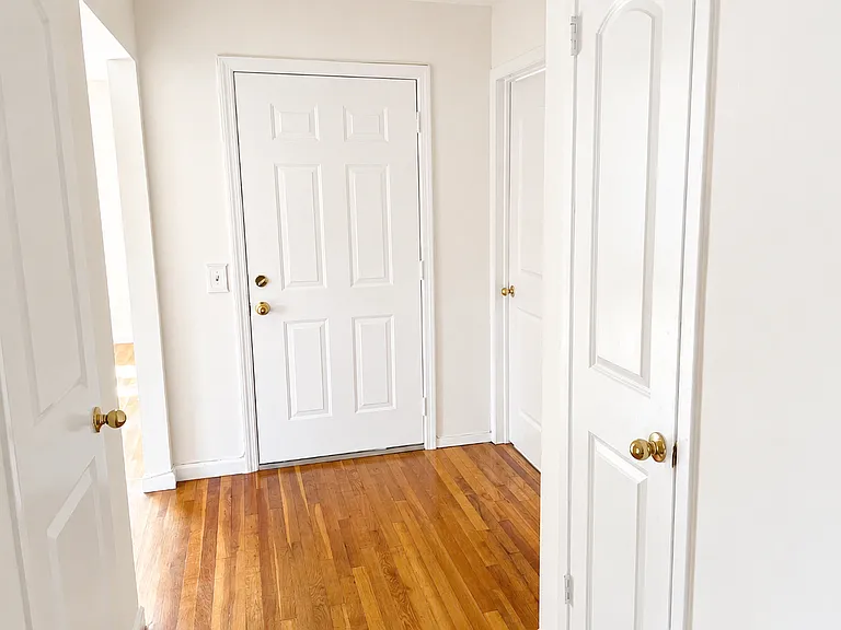 136 Bennett Ave #T — Photo 2