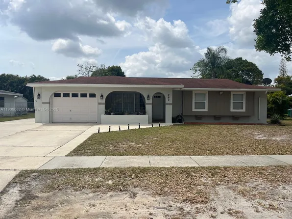 262 NE Floresta Dr, Port Saint Lucie, FL 34983