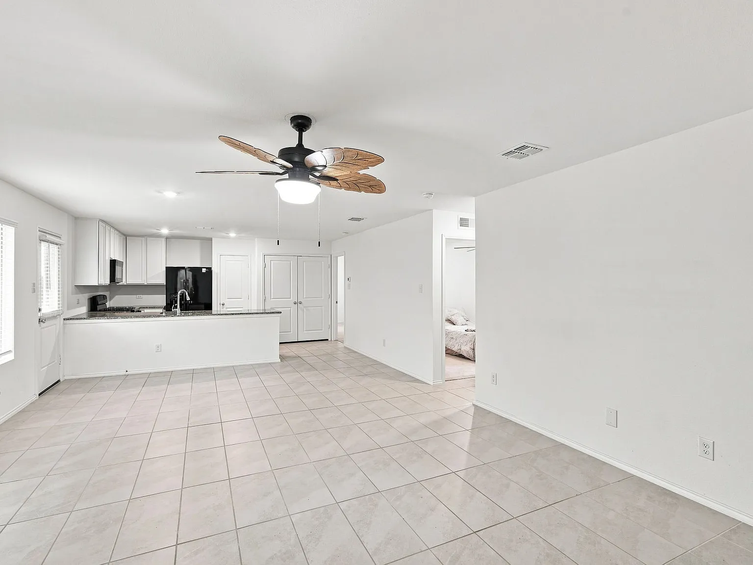 3 bed, 1266 sqft, $1,895 — Photo 2