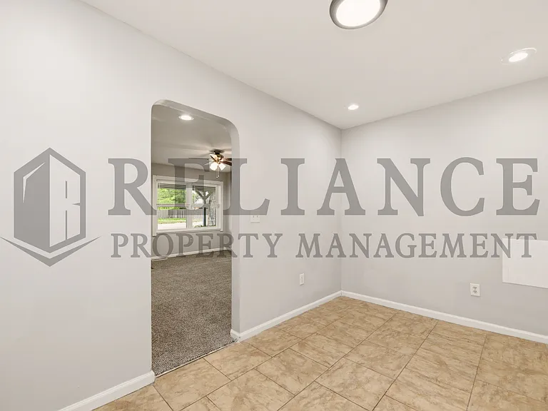 3123 W Douglas Ave — Photo 22