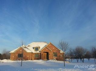 8504 Country Shire Ln, Spring Grove, IL 60081