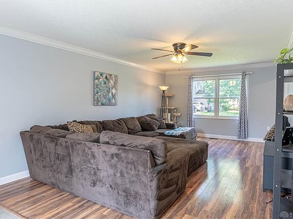 4th image of 6018 9th Ave
