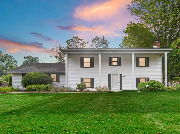 1261 Redbud Dr, Chesterton, IN 46304