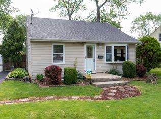 1902 Wilcox St, Crest Hill, IL 60403