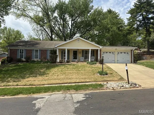 1845 Bookbinder Dr, Saint Louis, MO 63146
