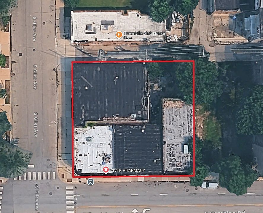 2nd image of 300 E Pershing Rd