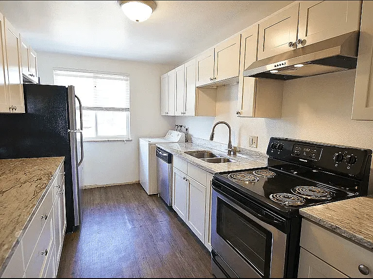 1101 Rosemary St — Photo 21