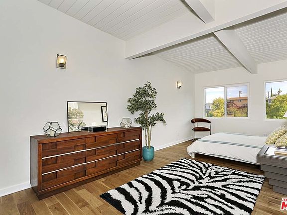 5th image of 1042 Olancha Dr