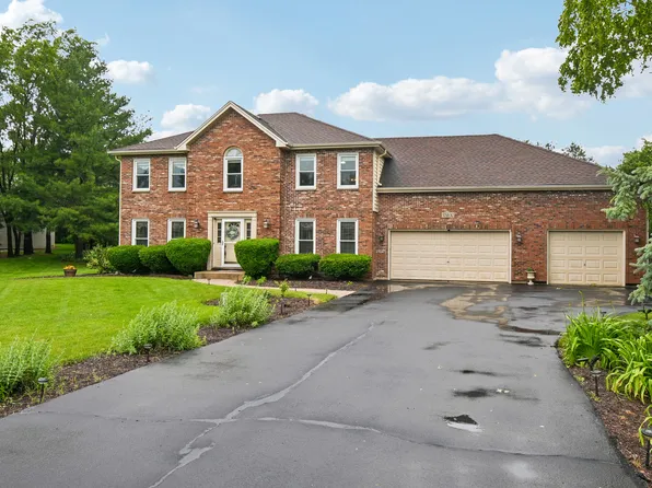 5N630 Leslie Ct, St Charles, IL 60175