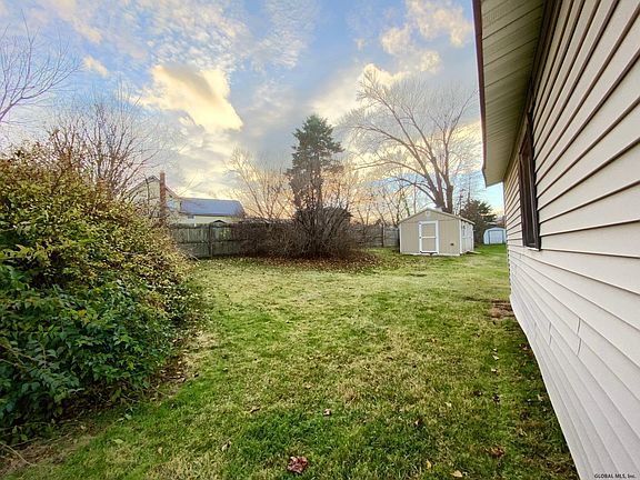 3rd image of 21 Miller Ave
