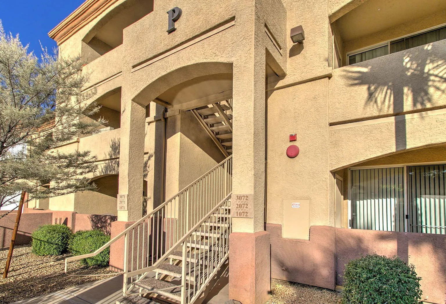 1 bed, 1.0 bath, 745 sqft, $1,300 — Photo 3