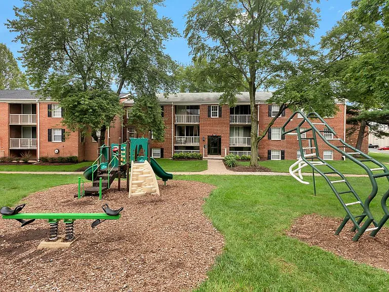 Springfield Square — Photo 19
