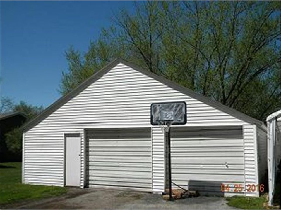 2nd image of 422 Washington St