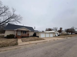 1113 State St, Ellsworth, KS 67439