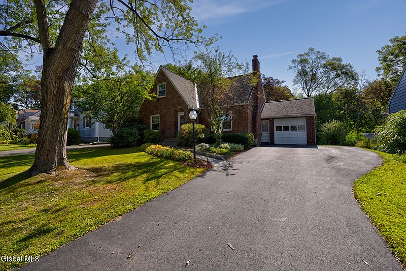 2nd image of 2324 Niskayuna Drive