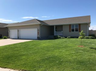 4133 W Ridge Ln, Grand Island, NE 68803