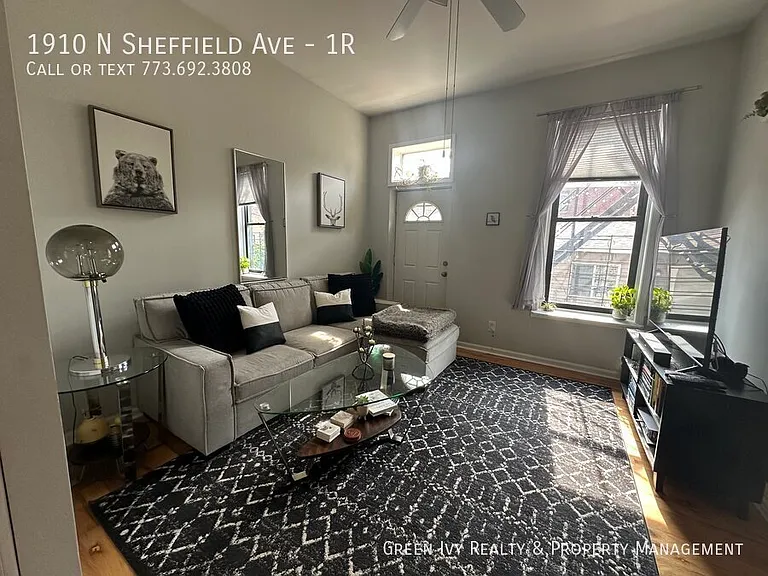 1910 N Sheffield Ave #1R — Photo 2
