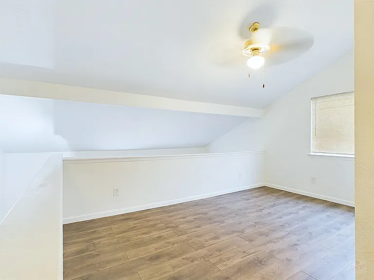 2124 Burton Dr — Photo 14