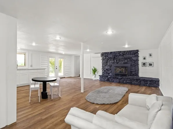 8062 Elm Ln, Rogers, AR 72756