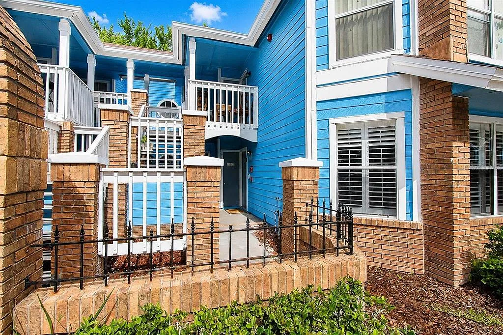 3 bed, 2.0 bath, 1287 sqft, $1,900 — Photo 1