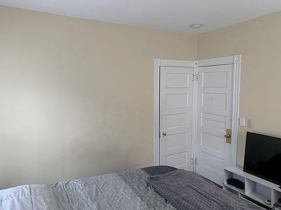 4th image of 72 Marion Ave N Floor 1