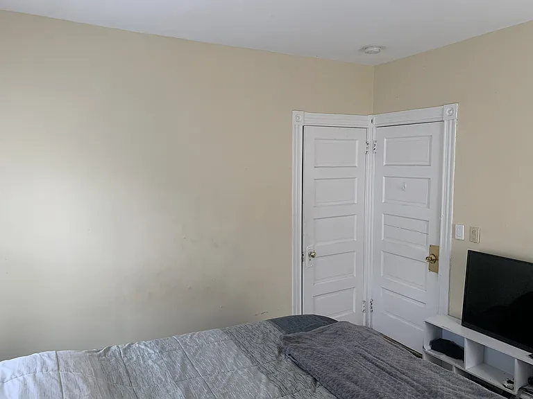 72 Marion Ave N #1 — Photo 4
