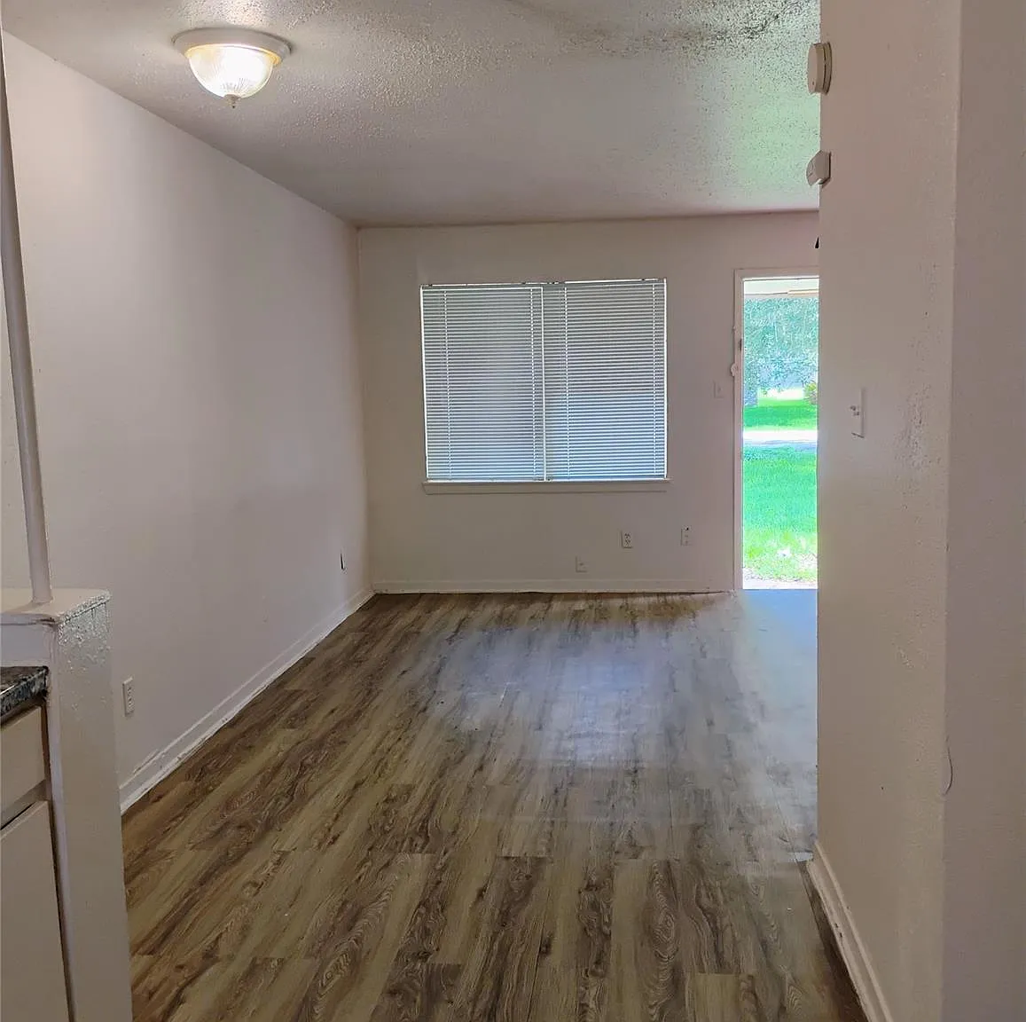 2 bed, 1.0 bath, 711 sqft, $700 — Photo 2