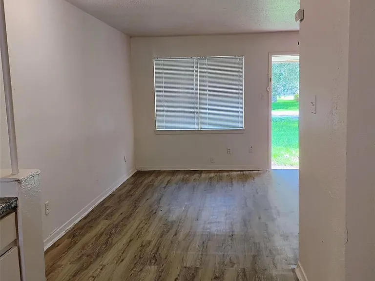 4203 Dawson Ln — Photo 2