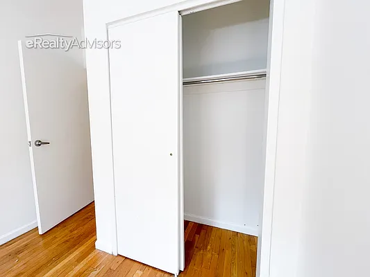 Rented by eRealty Advisors USA Inc | media 8