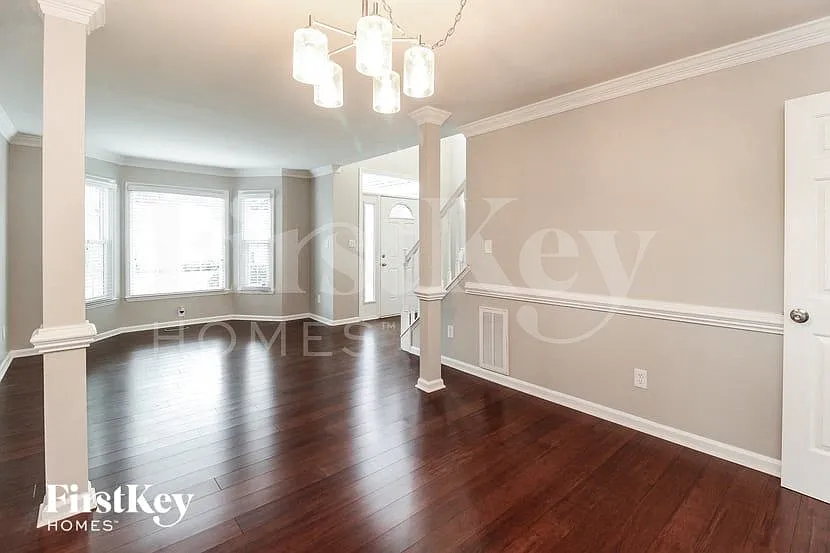 4 bed, 2.5 bath, 2136 sqft, $2,715 — Photo 4
