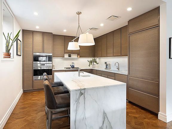 2nd image of 207 W 79th St #6A