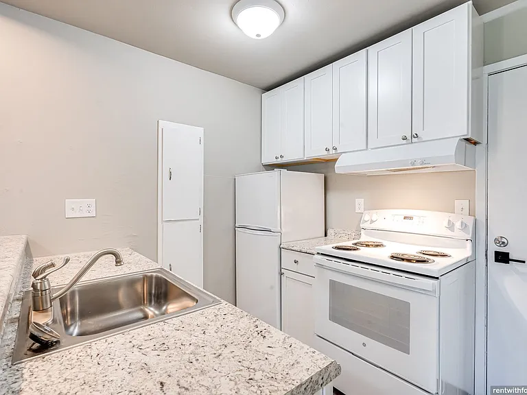 3610 W Spencer St — Photo 1