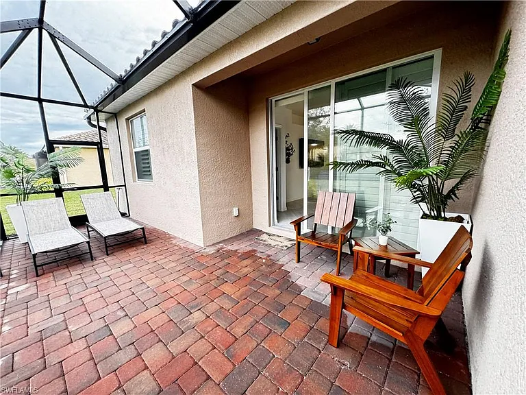 2084 Wellington St — Photo 13
