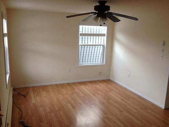 4th image of 373 Johnston Ave