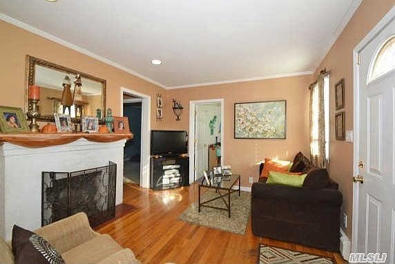 4th image of 56 Moore Ave