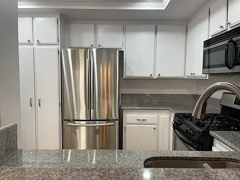 1655 Greenfield Ave #26 — Photo 2
