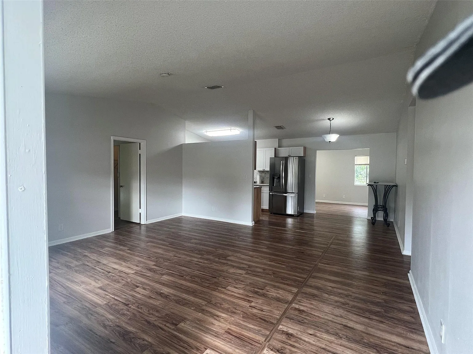 4 bed, 2.0 bath, 1431 sqft, $3,325 — Photo 3